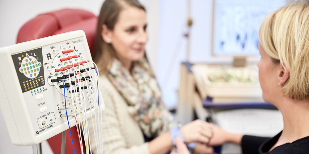 Eine Patientin bei der Untersuchung in der Psychiatrie.