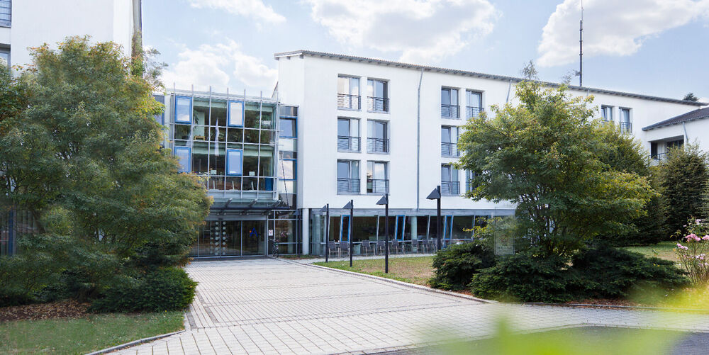 Das Bild zeigt die Niederrhein Klinik von außen.