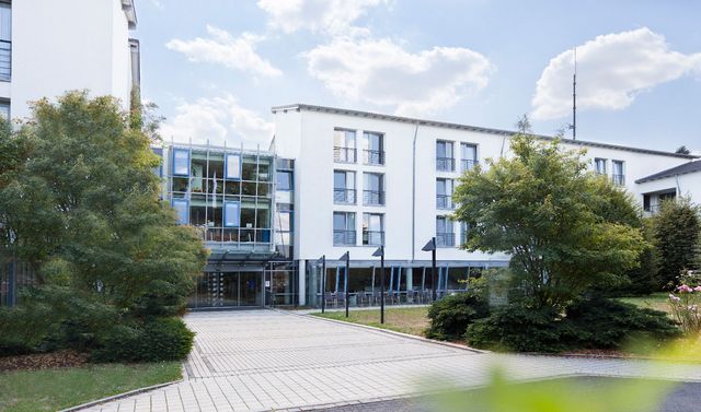 Das Bild zeigt die Niederrhein Klinik von außen.