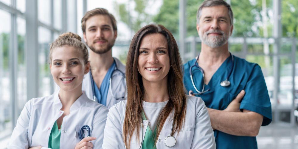 Das Team der Psychiatrie unterstützt die Patientinnen und Patienten bei der Behandlung ihrer Alkoholkrankheit.
