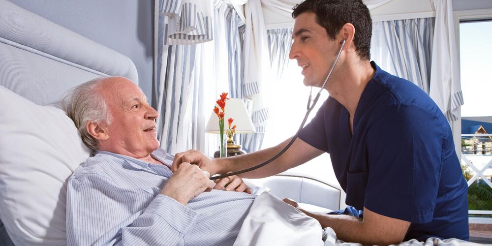 Ambulante Behandlung eines Patienten in der Ambulanz.