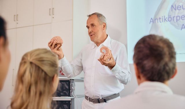 Uwe Meier referiert zu Gehirngesundheit