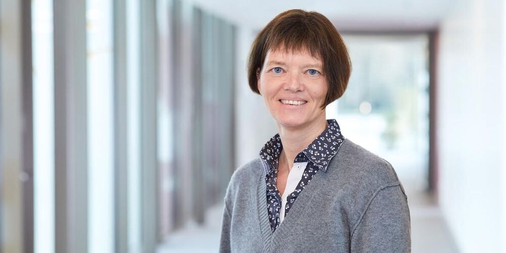 Portraitbild von Andrea Kuckert-Wöstheinrich, Leiterin des Bereichs Forschung und innovative Projekte bei der St. Augustinus Gruppe