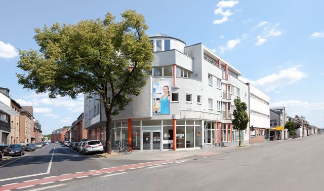 Man sieht die Savita Reha Klinik.