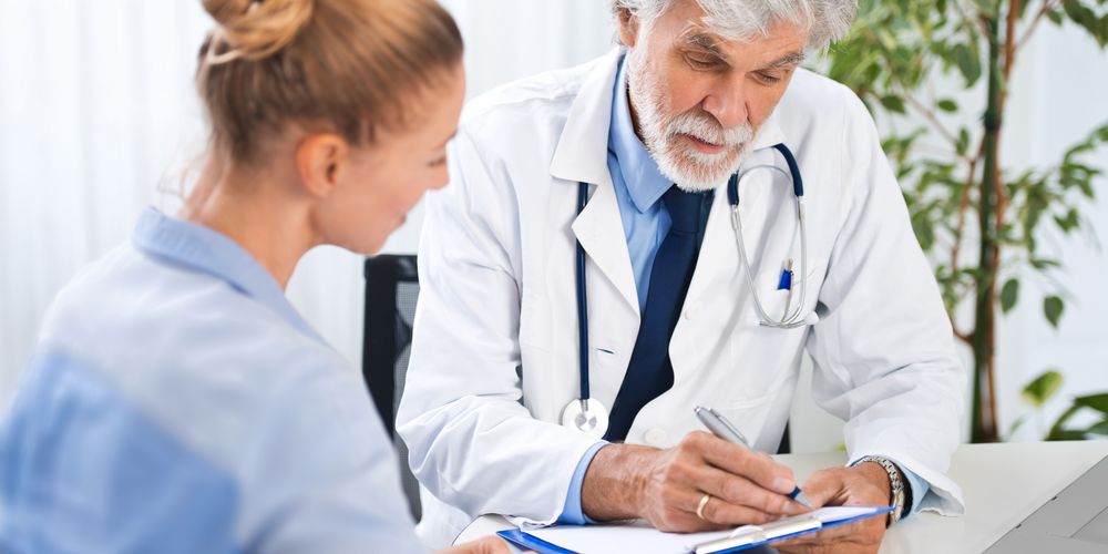 Wie wird eine paranoide Störung behandelt?