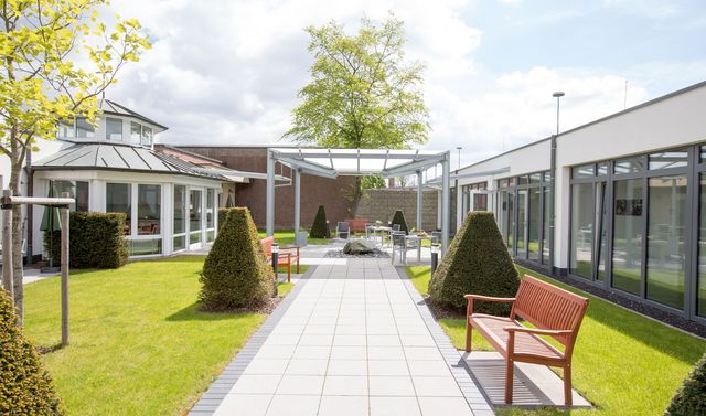 Das Bild zeigt die Außenansicht des Augustinus Hospiz.