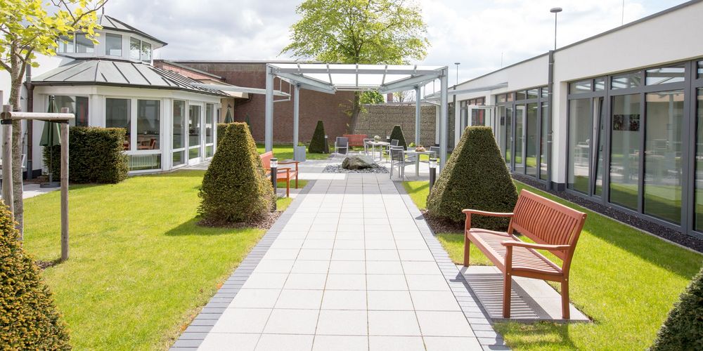 Augustinus Hospiz – wir halten Ihre Hand Das Bild zeigt die Außenansicht des Augustinus Hospiz.