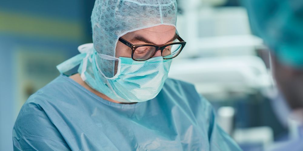 Spezialistinnen und Spezialisten für Thoraxchirurgie bei einer Operation.
