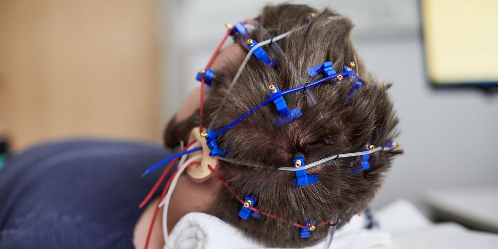 Was ist Neurochirurgie? Ein Patient bei einer diagnostischen Untersuchung in der Neurochirurgie.