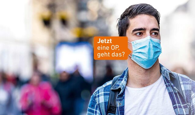 Ein junger Mann trägt einen Mund-Nasen-Schutz