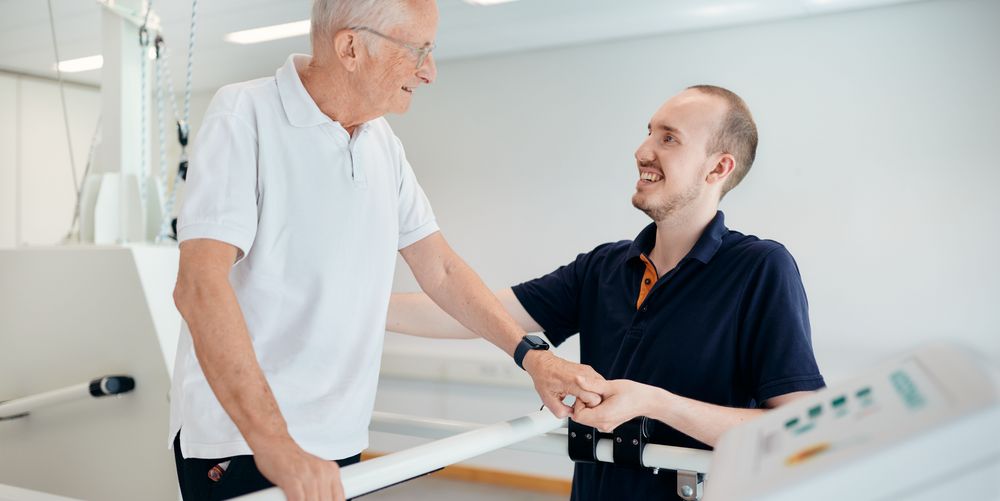 Umfassende Behandlung und Trainingstherapie
