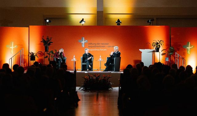 Augustinus Forum Neuss Vier Menschen sprechen beim Augustinus Forum über die Lage der Kirche.